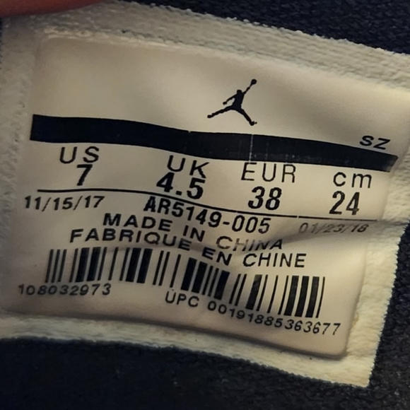 Air Jordan 11 Low 'Rook to Queen' - Picture 6 of 10